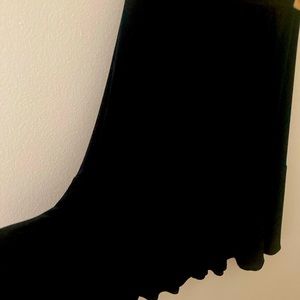 Chico’s Travelers Black Skirt w Ruffle Size 2